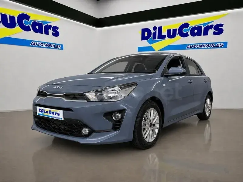 Usado Kia Rio 100 CV (73 kW) 2020 Gris / plata Berlina