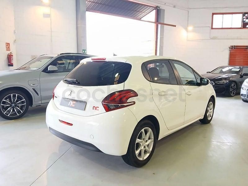 Usado Peugeot 208 Active 82 CV (60 kW) 2015 Blanco Utilitario