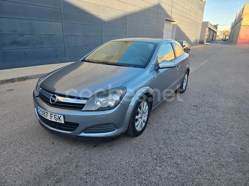 Gris / plata Usado 2006 Opel Astra GTC Enjoy Berlina | 3400 € (Super precio) - Imagen 1/4