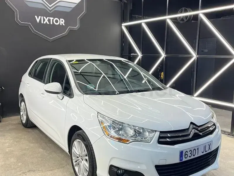 Usado Citroën C4 Live 110 CV (80 kW) 2016 Blanco Berlina