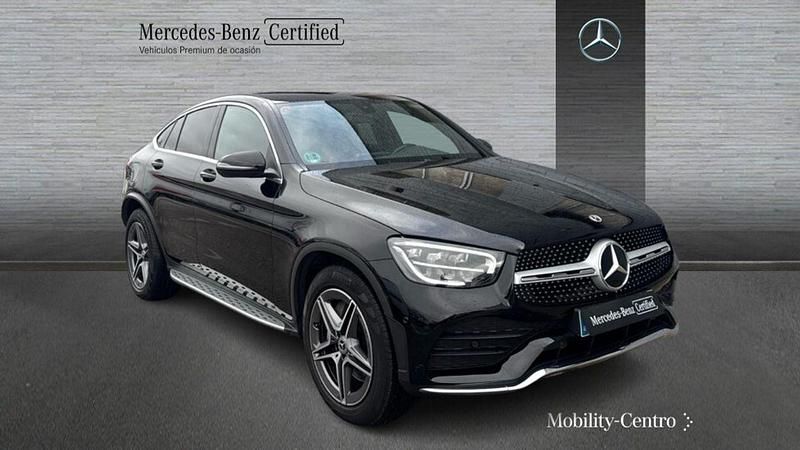 Usado Mercedes GLC220 AMG line 194 CV (142 kW) 2021 Pintura unicolor negra Coupe