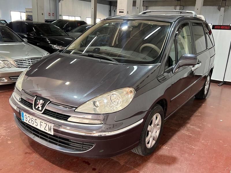 Usado Peugeot 807 Premium 136 CV (100 kW) 2008 Gris / plata Monovolumen