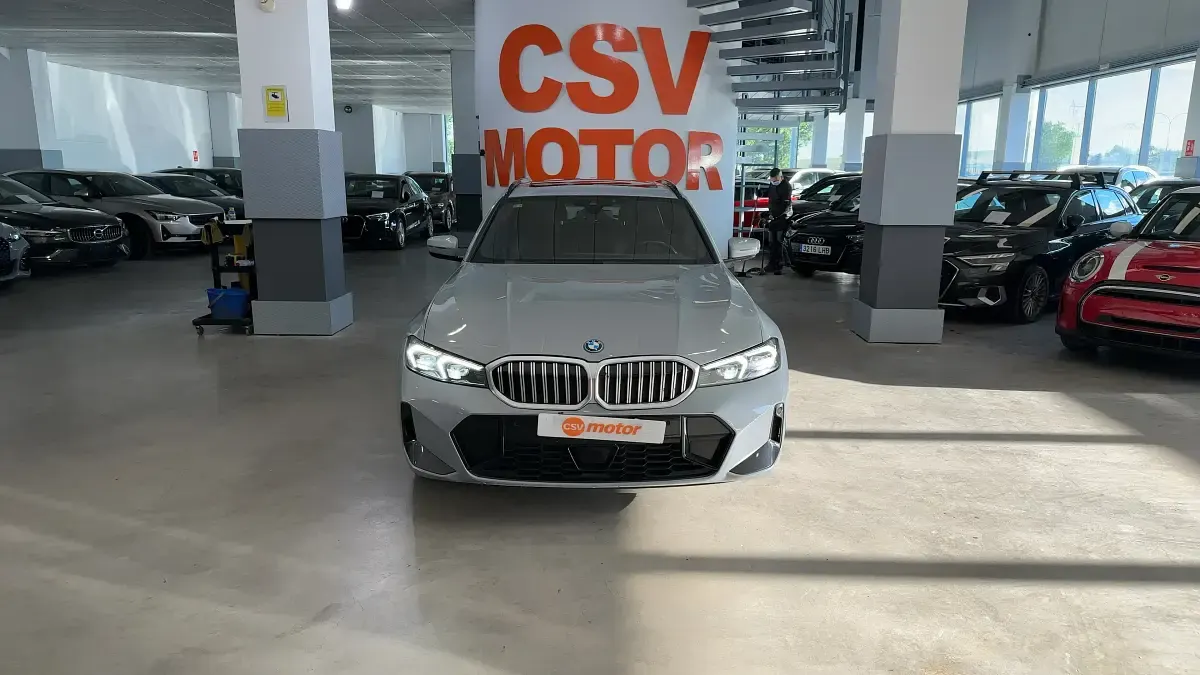 Usado BMW 330 Comfort Edition 292 CV (214 kW) 2023 Gris Familiar