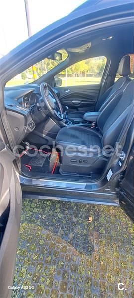 Negro Usado 2017 Ford Kuga ST-Line SUV | 12.222 € (Precio justo) - Imagen 1/4