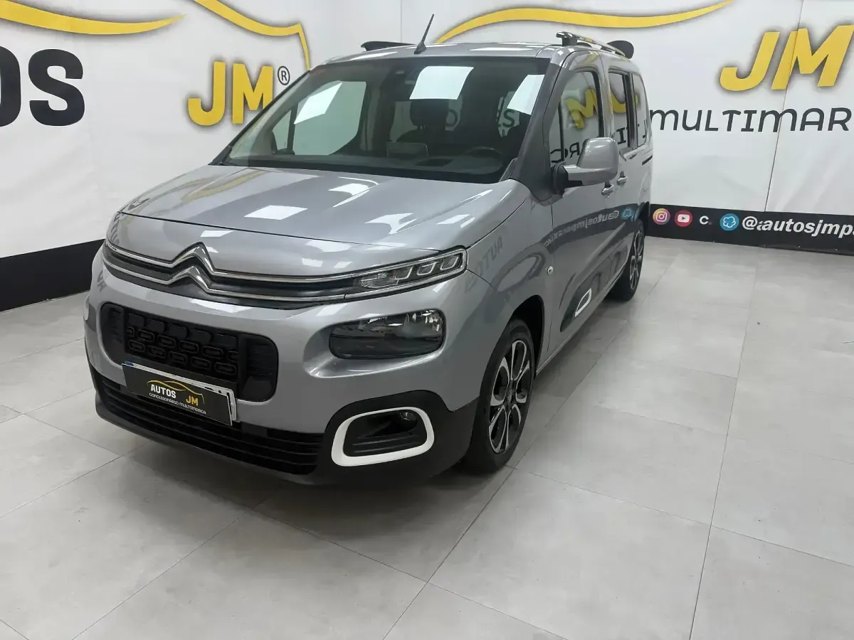 Usado Citroën Berlingo Shine 102 CV (75 kW) 2021 Gris Monovolumen