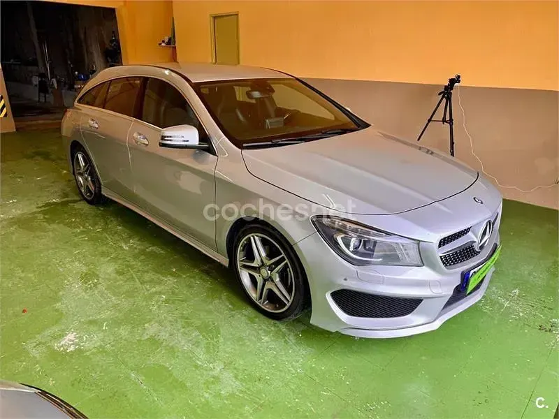 Usado Mercedes CLA200 Shooting Brake AMG line 136 CV (100 kW) 2016 Gris / plata Familiar