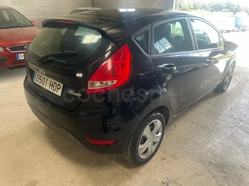Usado Ford Fiesta Trend 70 CV (51 kW) 2011 Negro Berlina