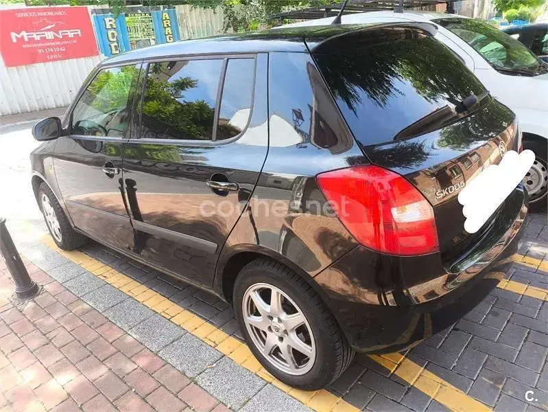 Usado Skoda Fabia Elegance 86 CV (63 kW) 2015 Negro Berlina