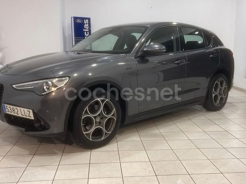 Gris / plata Usado 2021 Alfa Romeo Stelvio Sprint SUV | 25.500 € (Un poco caro) - Imagen 1/4