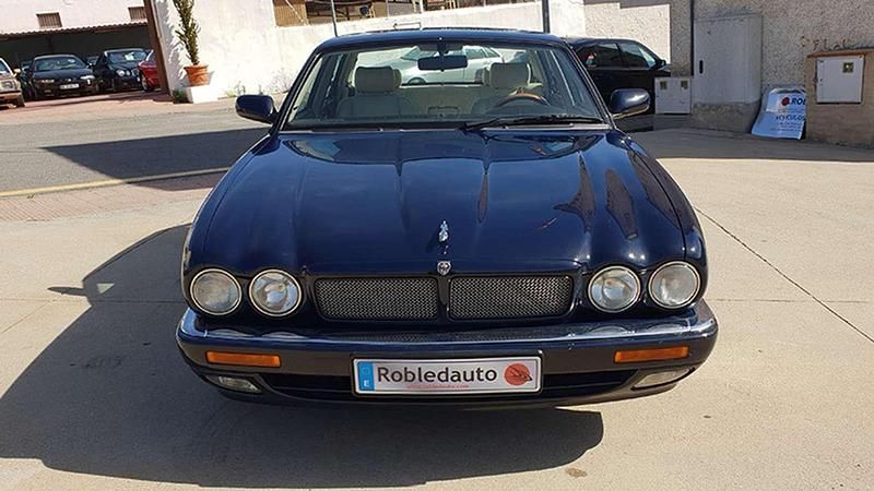 Usado Jaguar XJR S 322 CV (236 kW) 1995 Azul Berlina