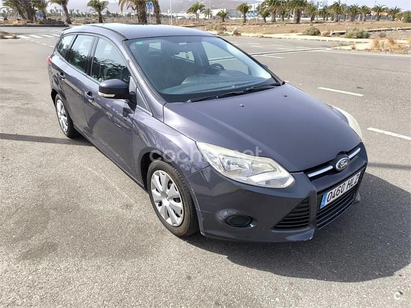 Usado Ford Focus Trend 95 CV (69 kW) 2012 Azul Familiar