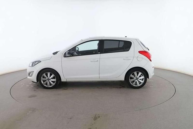 Usado Hyundai i20 91 CV (66 kW) 2014 Blanco Berlina