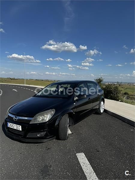 Usado Opel Astra Cosmo 150 CV (110 kW) 2005 Negro Berlina
