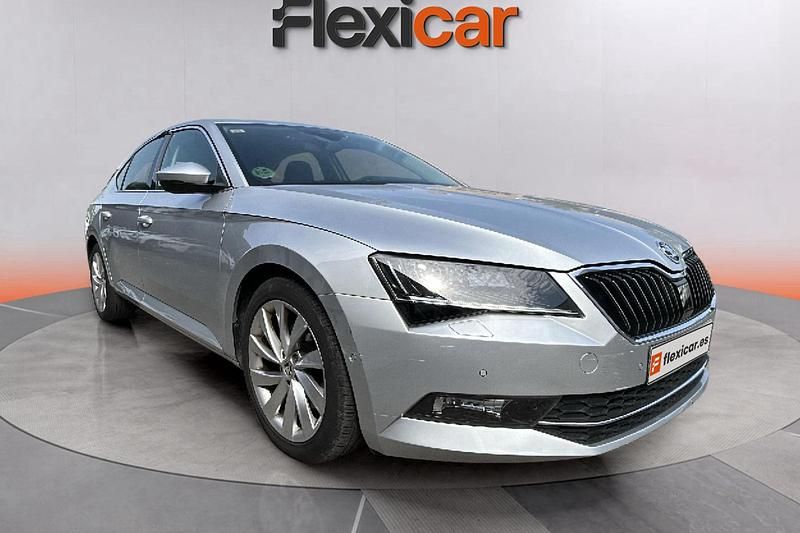 Gris Usado 2016 Skoda Superb Style Berlina | 17.490 € (Precio justo) - Imagen 1/4