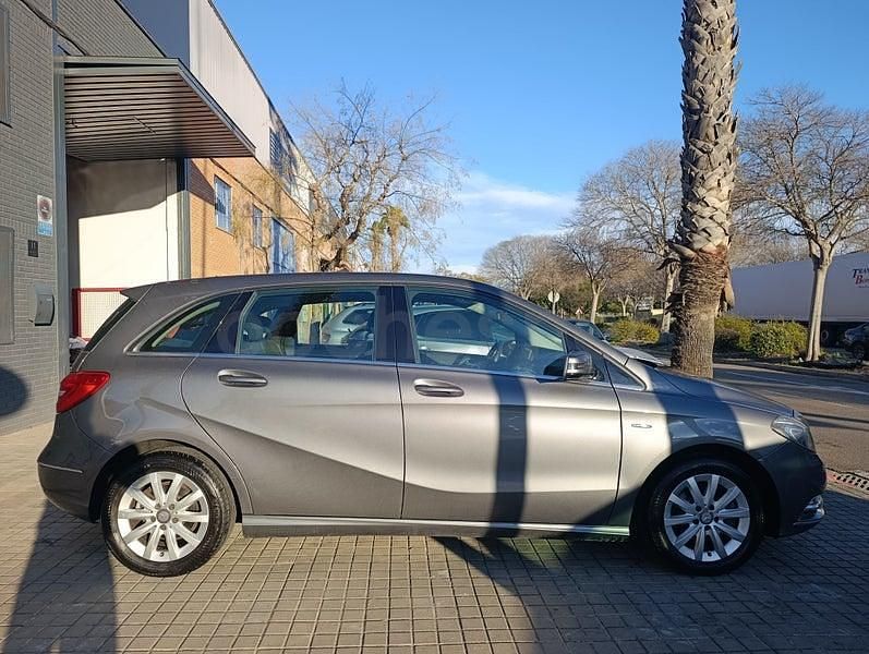 Usado Mercedes B200 136 CV (100 kW) 2012 Gris / plata Monovolumen