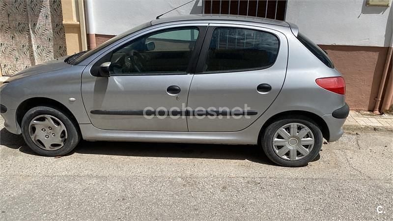 Usado Peugeot 206 70 CV (51 kW) 2001 Gris / plata Berlina