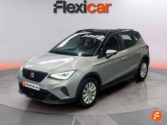 Usado Seat Arona Style 110 CV (80 kW) 2022 Gris SUV