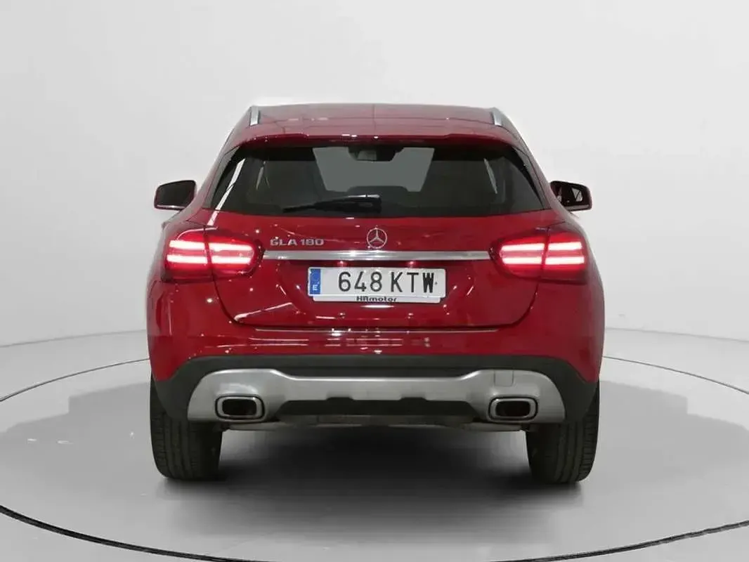 Usado Mercedes GLA180 Urban 122 CV (89 kW) 2019 Rojo SUV