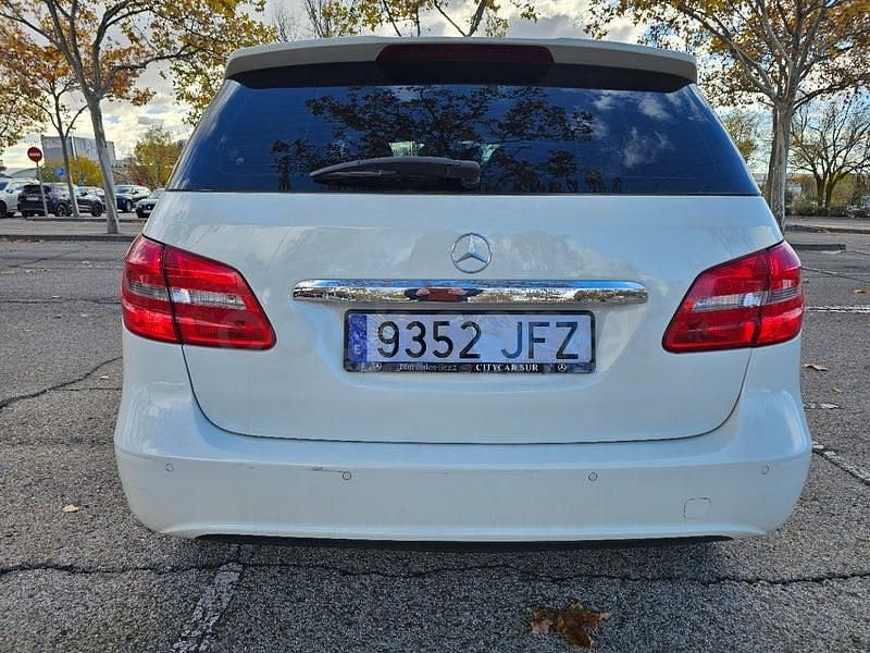 Usado Mercedes B180 109 CV (80 kW) 2015 Blanco Monovolumen