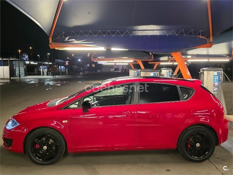 Rojo Usado 2011 Seat Leon Reference Berlina | 6500 € (Un poco caro) - Imagen 1/4