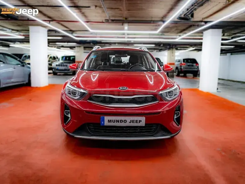 Usado Kia Stonic 100 CV (73 kW) 2021 Granate SUV