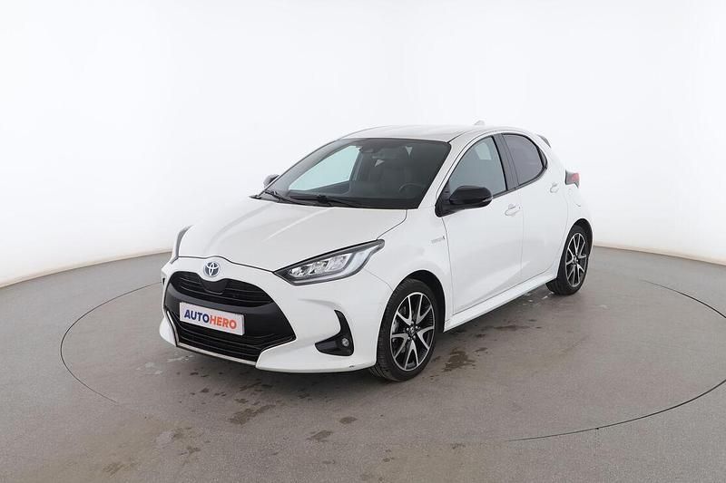 Blanco Usado 2021 Toyota Yaris Hybrid Style Utilitario | 19.799 € (Un poco caro) - Imagen 1/3