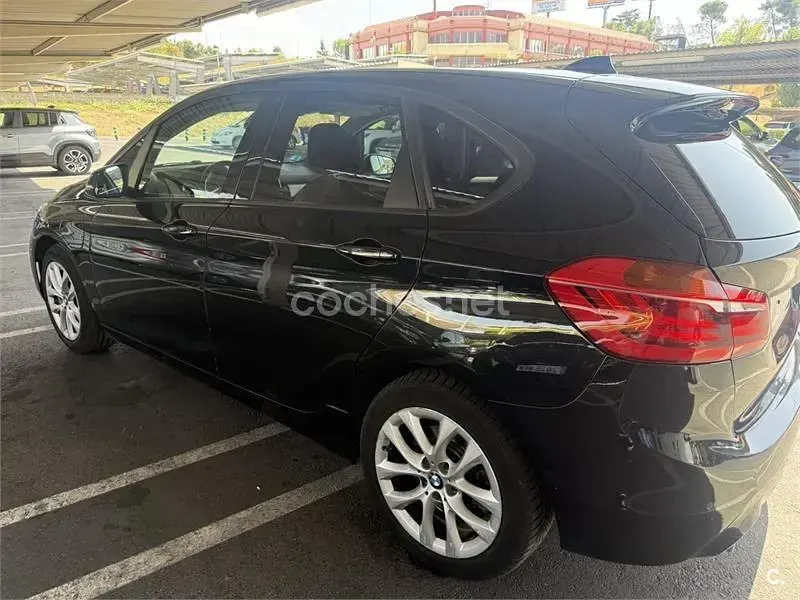 Usado BMW 225 Active Tourer 220 CV (161 kW) 2021 Negro Monovolumen