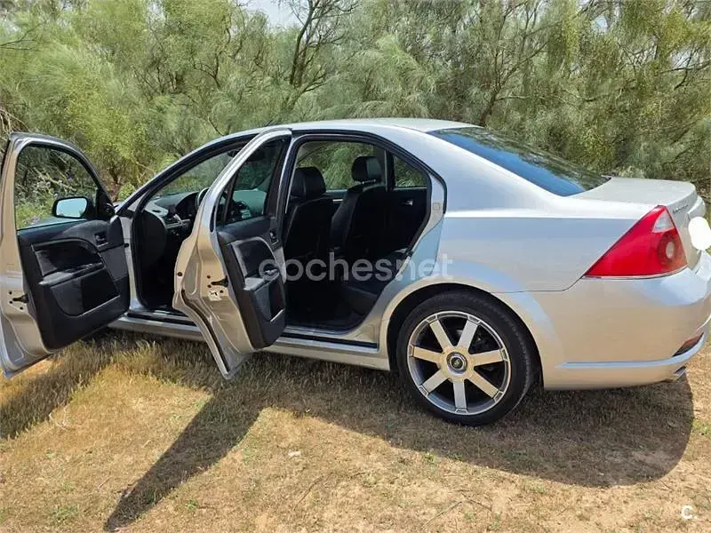 Usado Ford Mondeo Titanium X 155 CV (114 kW) 2004 Blanco Berlina