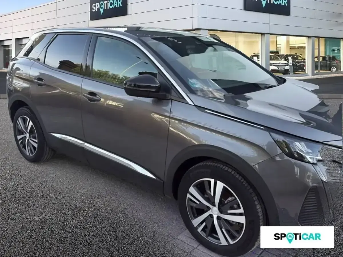 Usado Peugeot 3008 Allure 130 CV (95 kW) 2023 Gris SUV