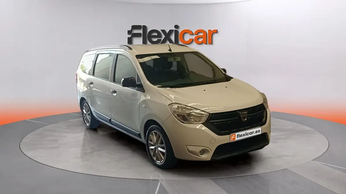 Usado Dacia Lodgy Comfort 116 CV (85 kW) 2022 Blanco Monovolumen