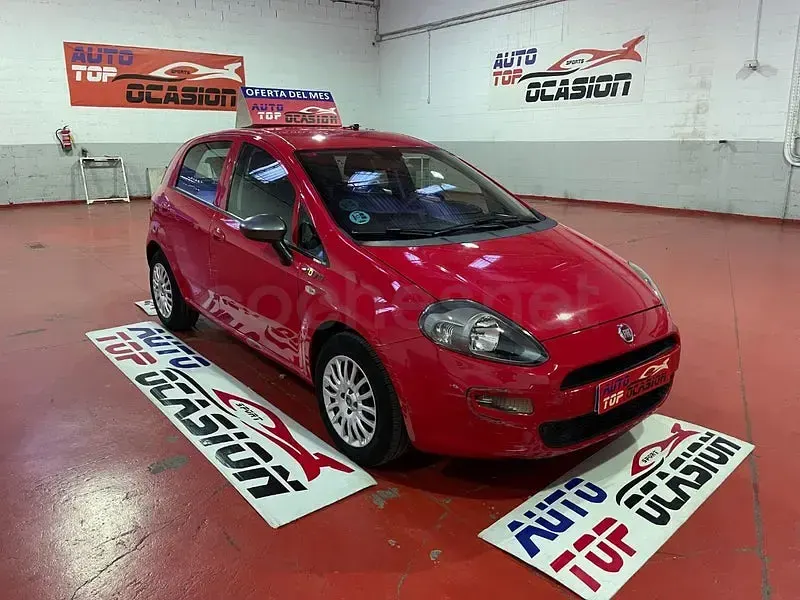 Usado Fiat Punto Pop 69 CV (50 kW) 2016 Rojo Utilitario