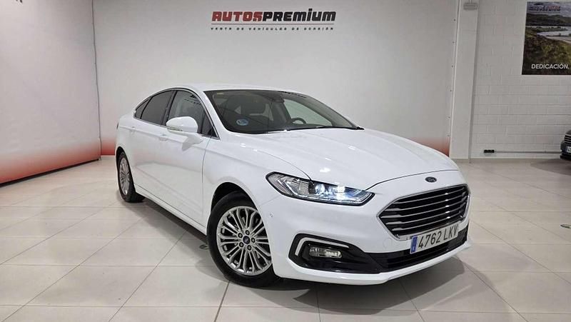 Usado Ford Mondeo Titanium 187 CV (137 kW) 2021 Blanco Berlina