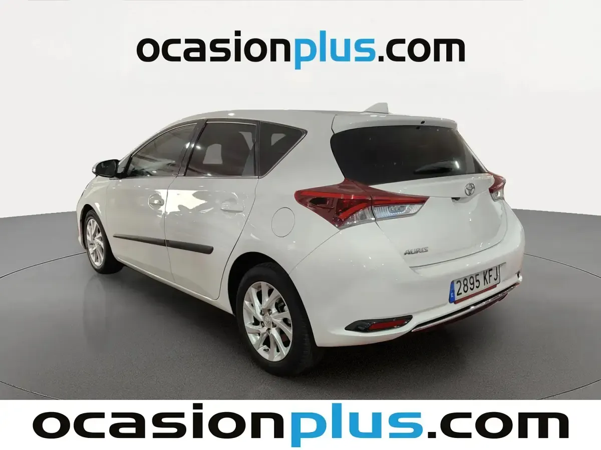 Usado Toyota Auris Active 116 CV (85 kW) 2017 Blanco Monovolumen