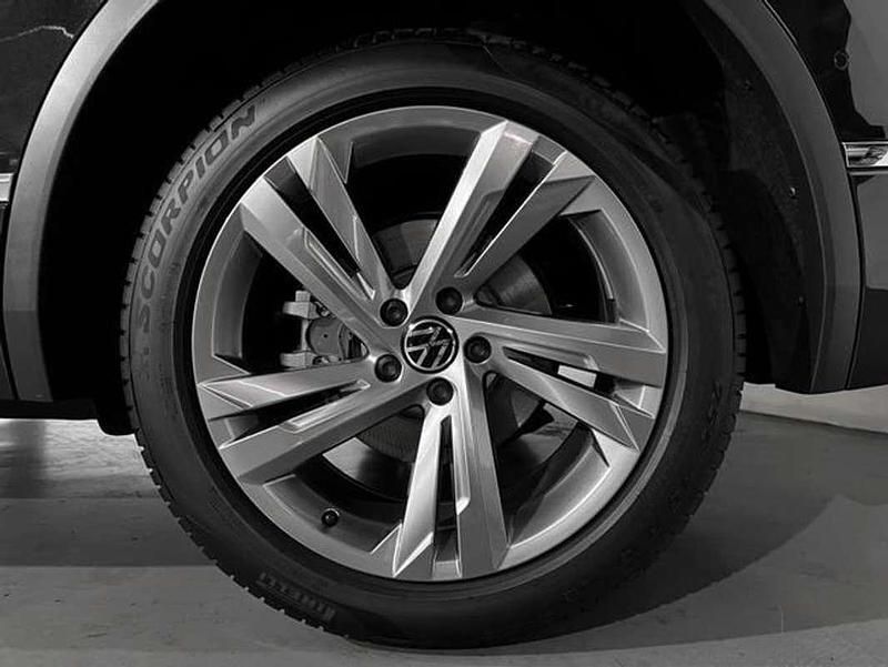 Usado VW Tiguan R-line 204 CV (150 kW) 2025 Blanco SUV