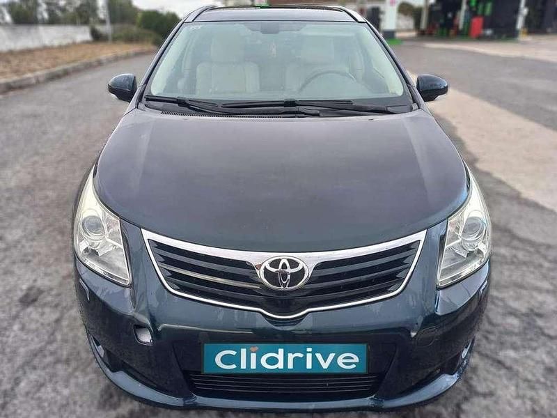 Usado Toyota Avensis Premium 150 CV (110 kW) 2010 Negro Familiar