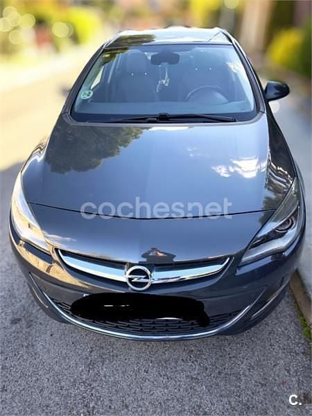 Usado Opel Astra Excellence 130 CV (95 kW) 2013 Marrón Familiar
