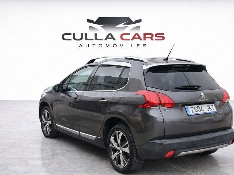 Usado Peugeot 2008 Allure 100 CV (73 kW) 2015 Gris / plata SUV
