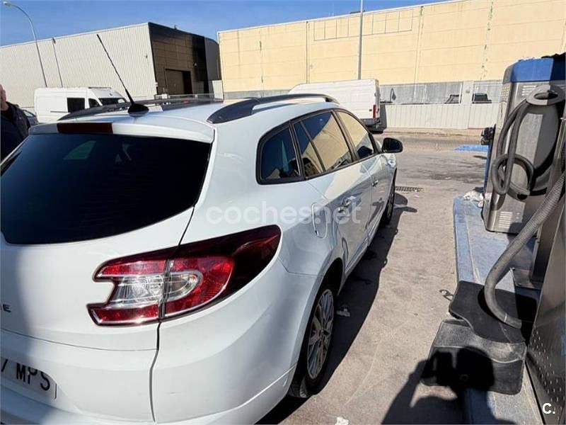 Usado Renault Mégane GrandTour Dynamique 115 CV (84 kW) 2013 Blanco Familiar