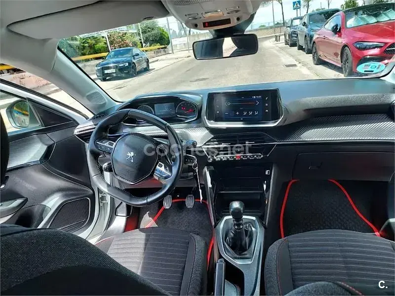 Usado Peugeot 208 Active 100 CV (73 kW) 2022 Blanco Utilitario