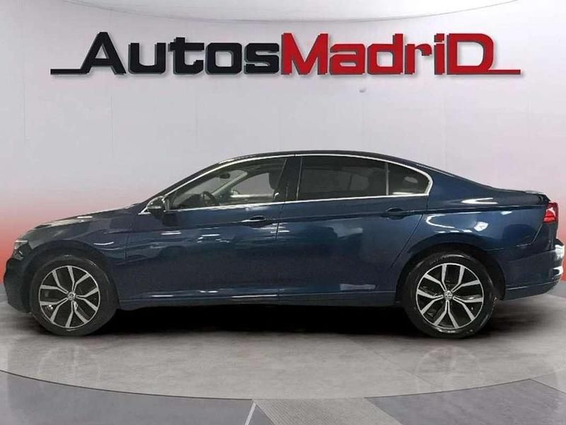 Usado VW Passat Executive 120 CV (88 kW) 2020 Azul Berlina