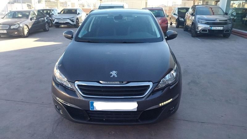 Usado Peugeot 308 Allure 115 CV (84 kW) 2015 Gris