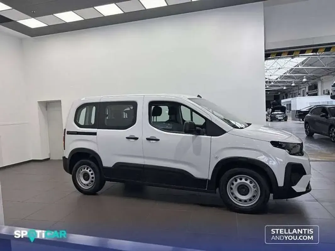 Usado Peugeot Rifter Business-Line 101 CV (74 kW) 2025 Blanco Monovolumen