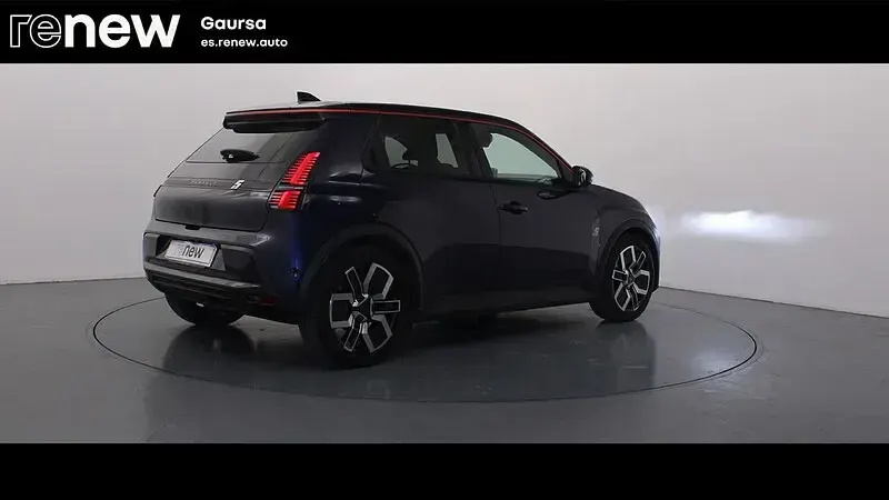 Käytetty Renault R5 Techno 89 kW (122 HP) 2025 Musta Viistoperä