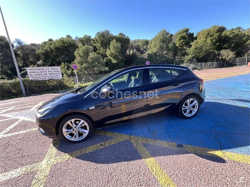 Usado Opel Astra Excellence 125 CV (91 kW) 2017 Azul Berlina