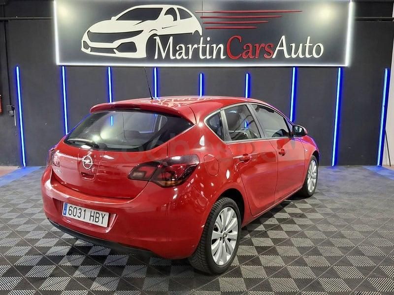 Usado Opel Astra Enjoy 115 CV (84 kW) 2011 Rojo Berlina