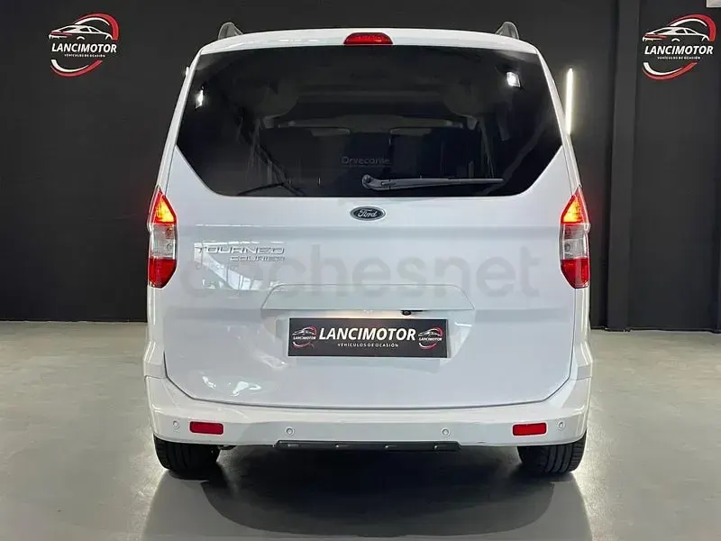 Usado Ford Tourneo Courier Sport 100 CV (73 kW) 2022 Blanco Monovolumen