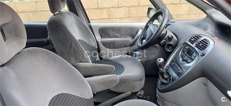 Usado Citroën Xsara Picasso 110 CV (80 kW) 2005 Rojo Monovolumen