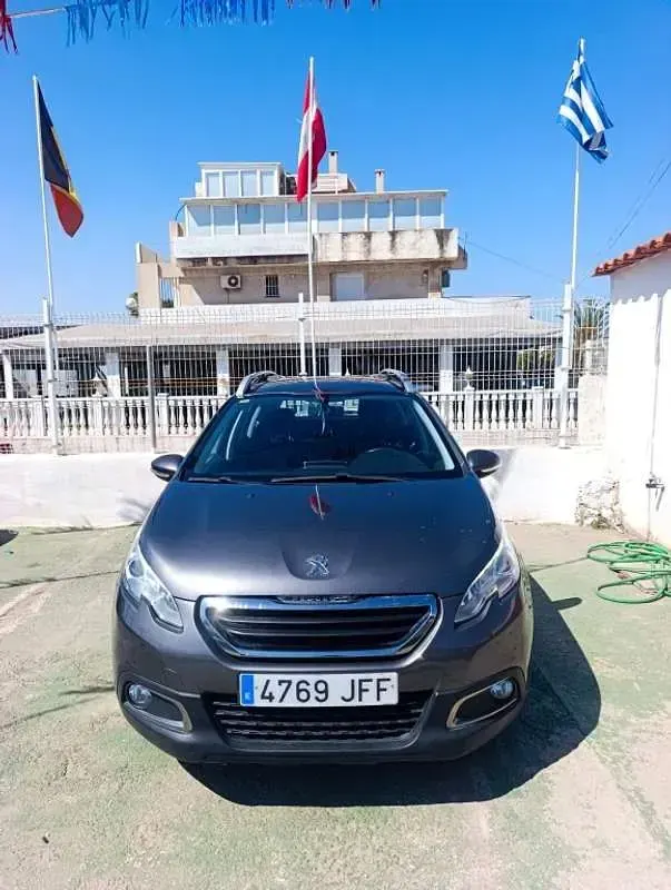 Usado Peugeot 2008 Active 92 CV (67 kW) 2015 Gris SUV
