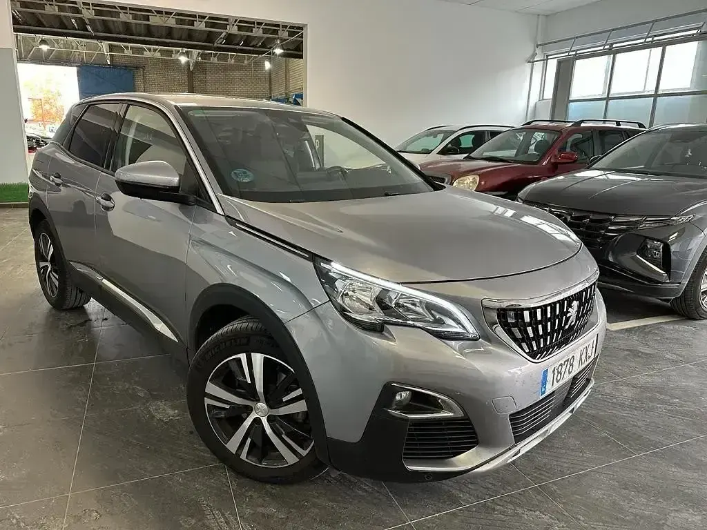 Usado Peugeot 3008 Allure 130 CV (95 kW) 2019 Gris SUV