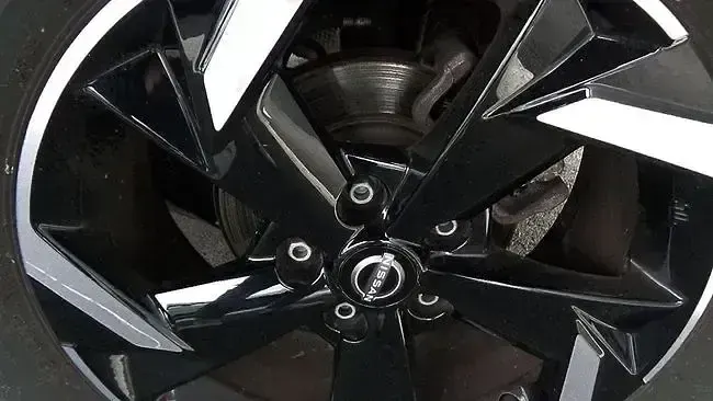 Usado Nissan Juke N-Connecta 114 CV (83 kW) 2024 Gris SUV